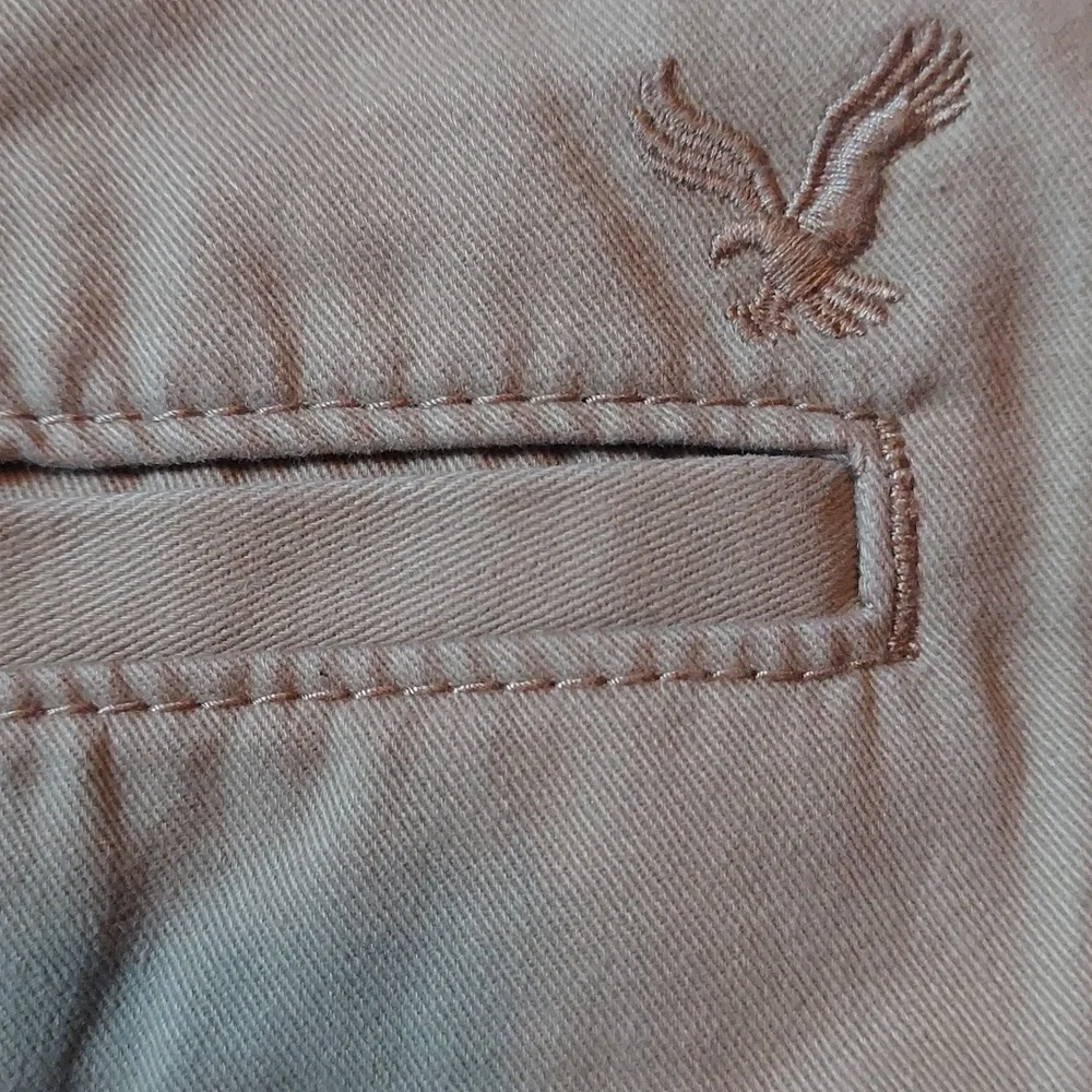 AMERICAN EAGLE CLASSIC FIT KHAKI SHORTS EUC - LIKE NEW!